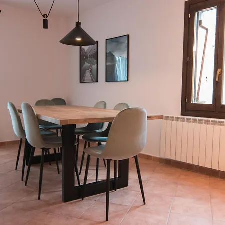 Villa Hoz de Jaca Alpesi faház